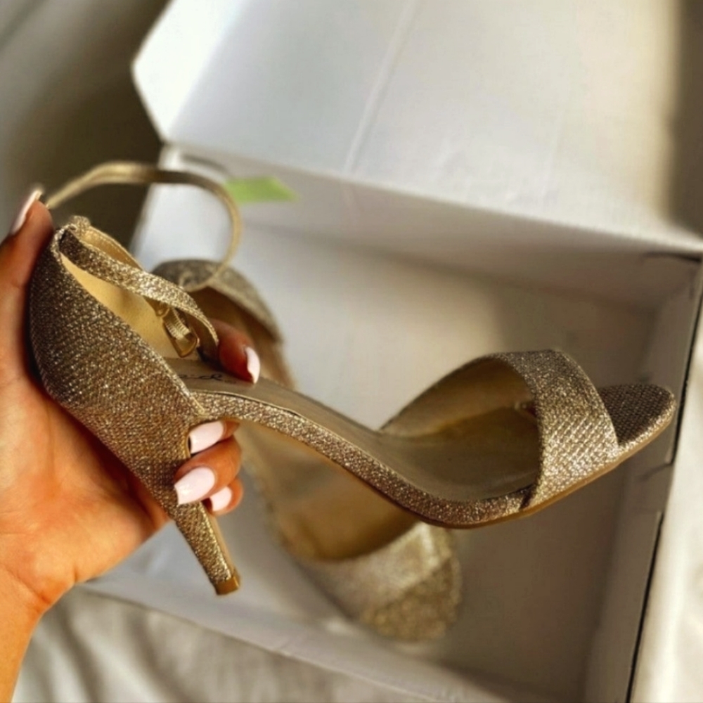 Gold Glitter High Heels By Quipid Size 6.5